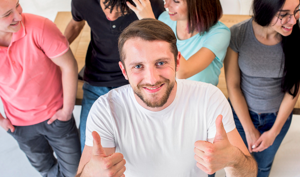 LA MAYOR MENTIRA DEL BIENESTAR LABORAL: POR QUÉ MÁS  PROGRAMAS NO MEJORAN EL COMPROMISO