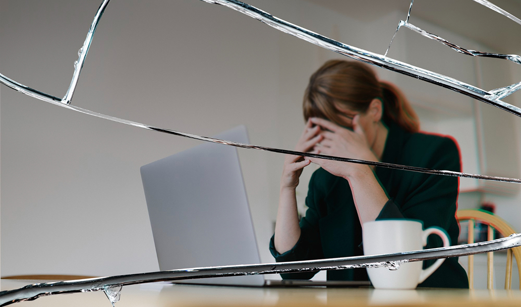 EL ESPEJO ROTO DEL LÍDER: EL MIEDO A QUEDARSE OBSOLETO EN LA ERA DIGITAL